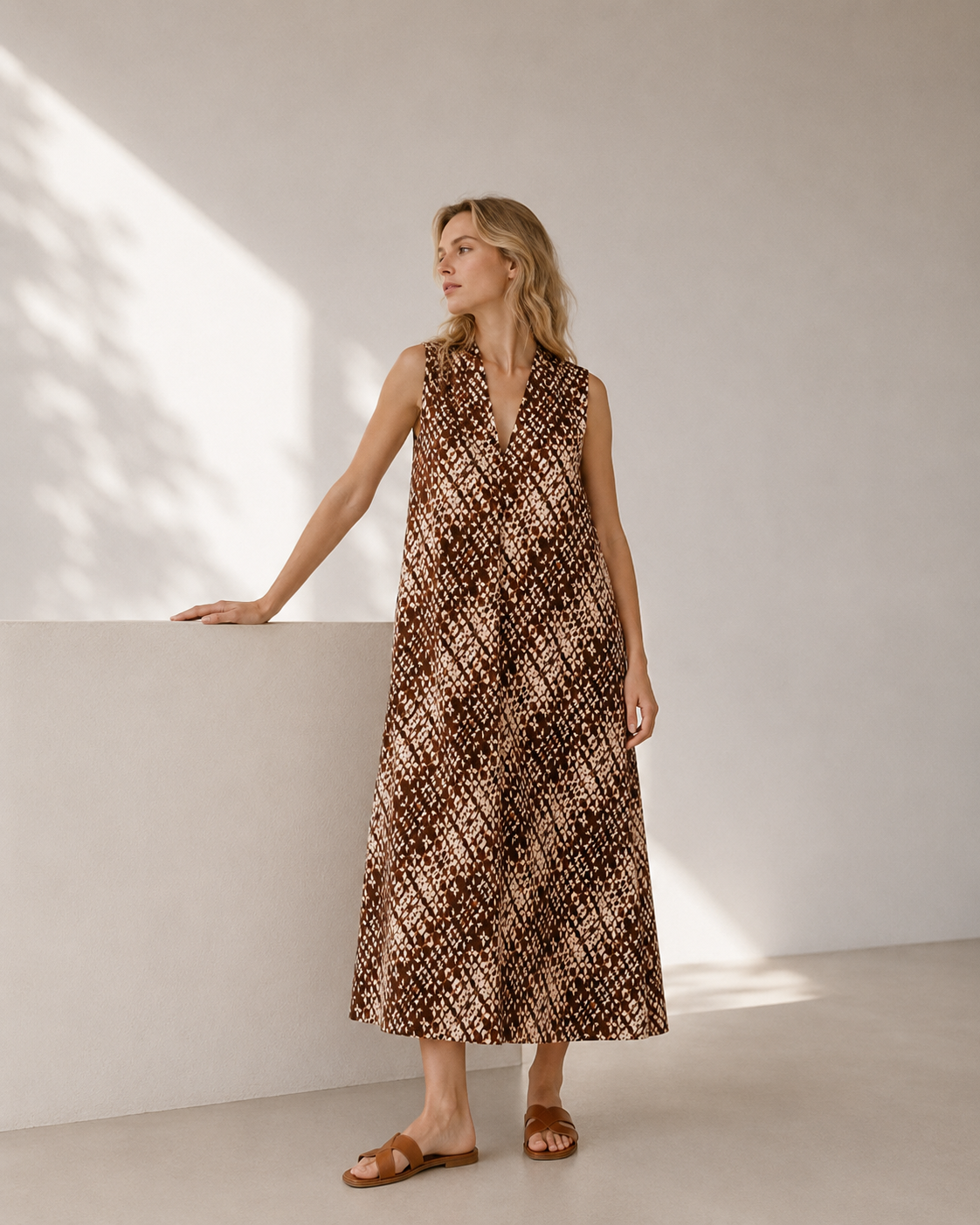 VESTIDO MIDI ESTAMPADO SIN MANGAS