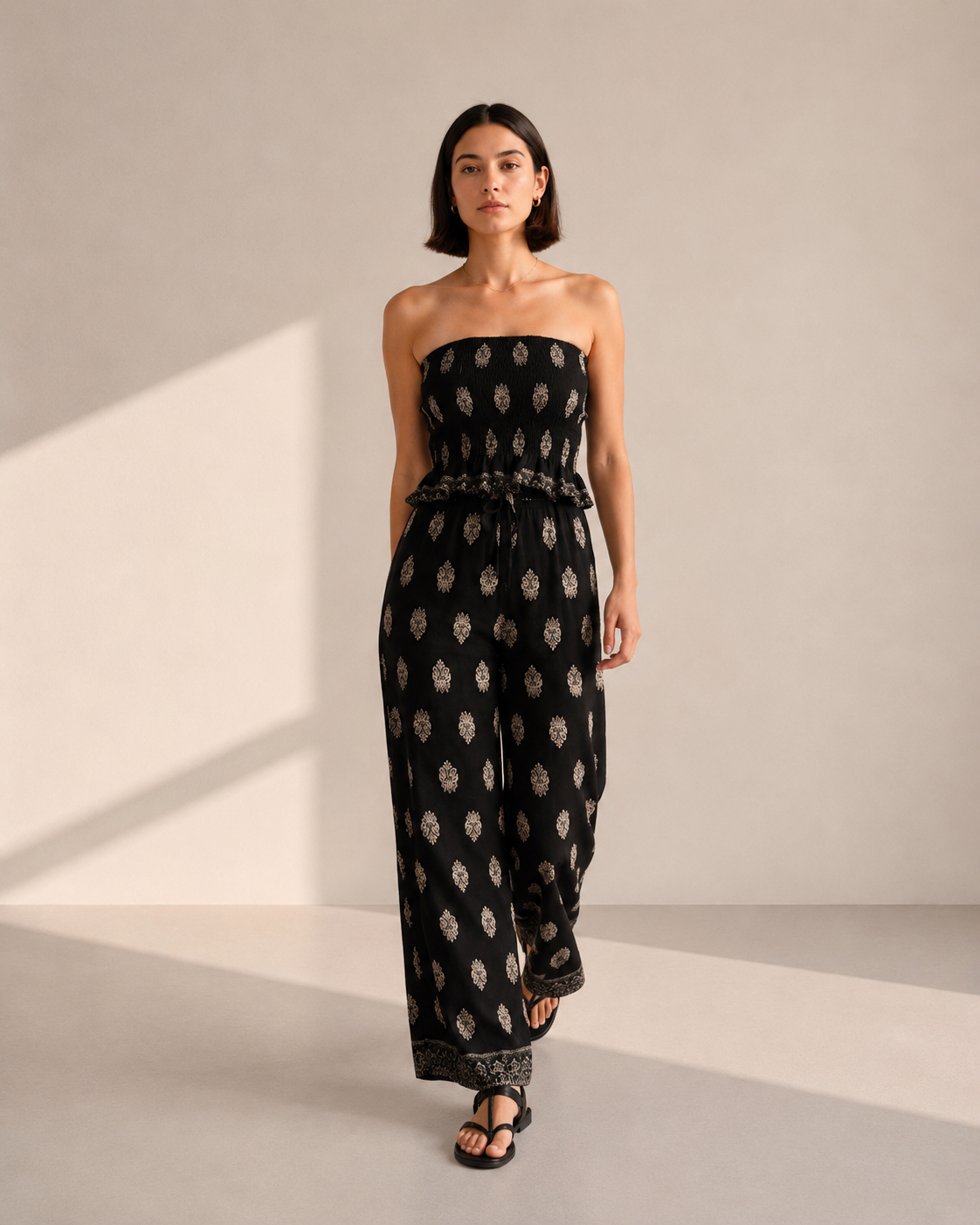 CONJUNTO TOP BANDEU Y PANTALÓN ESTAMPADO