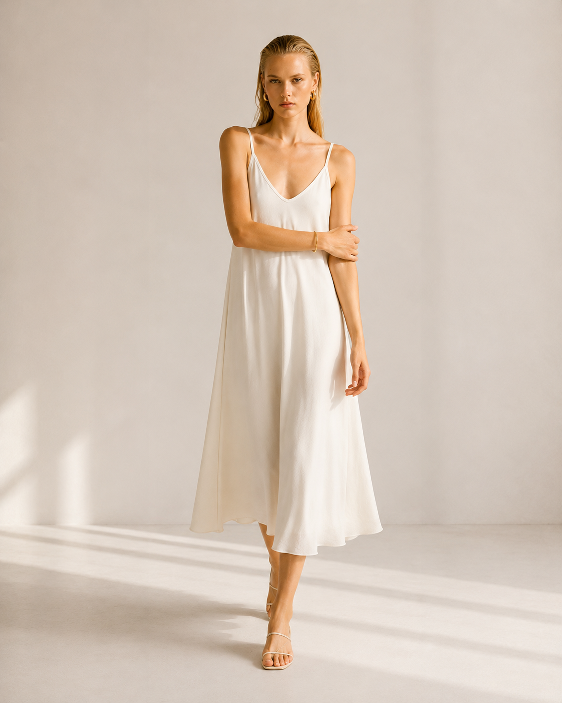 VESTIDO MIDI TIRANTES FLUIDO