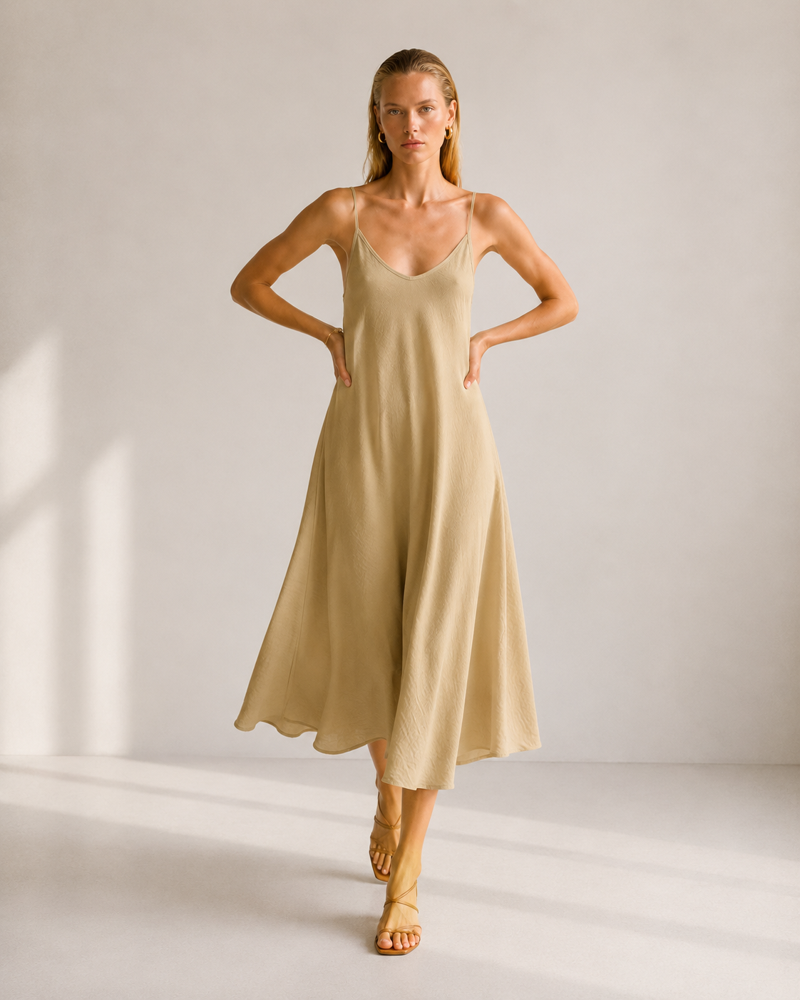 VESTIDO MIDI TIRANTES FLUIDO